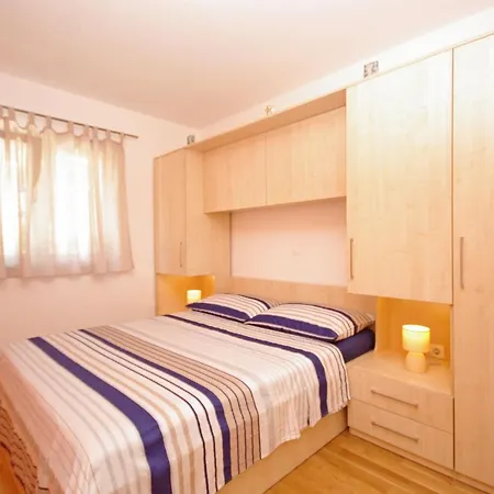 Nedo Makarska